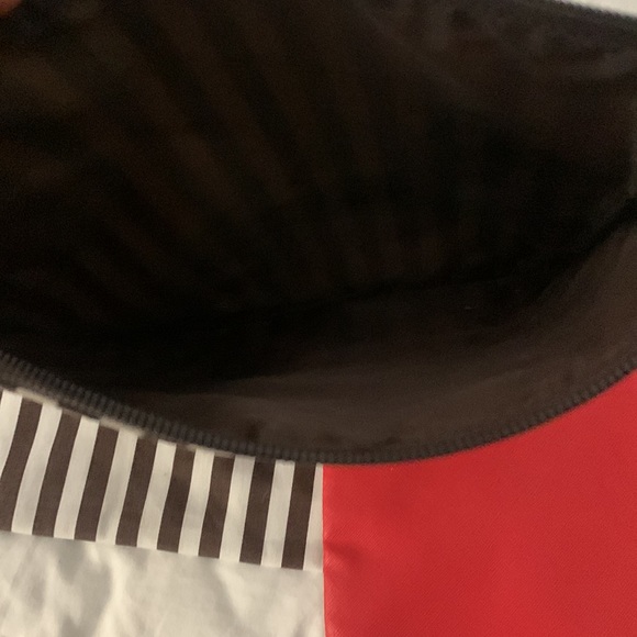 EUC HENRI BENDEL 3 ZIPPERED POUCHES - Picture 7 of 9